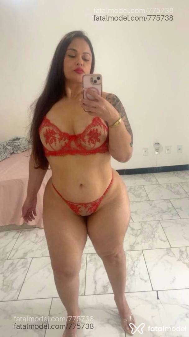 Acompanhante mulher morena (o) de olhos castanhos - Livia