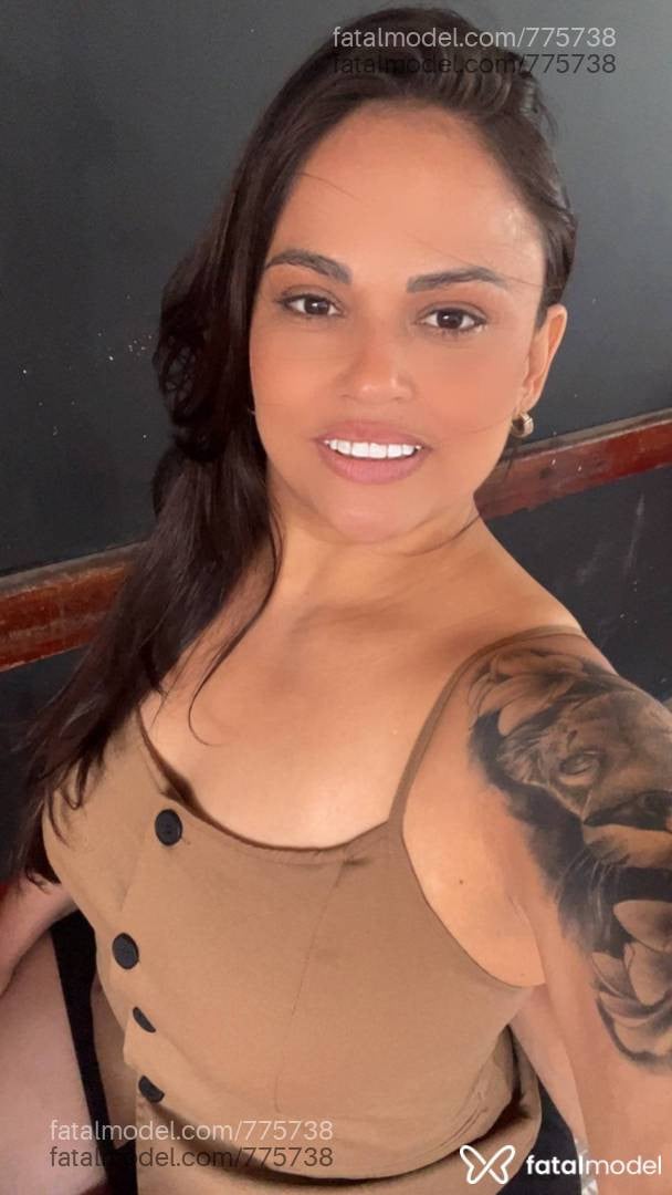 Acompanhante mulher morena (o) de olhos castanhos - Livia