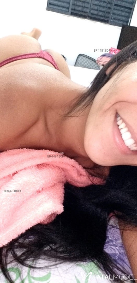 Acompanhante mulher trans morena (o) de olhos castanhos - Gabriela
