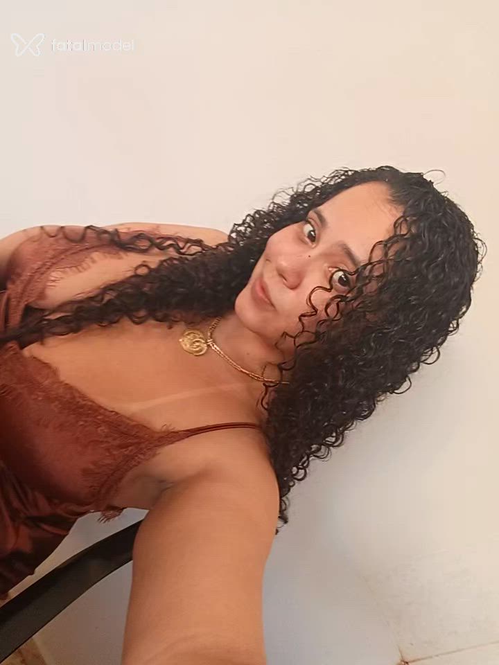 Acompanhante mulher com cabelo castanho de olhos castanhos - Lara Enola