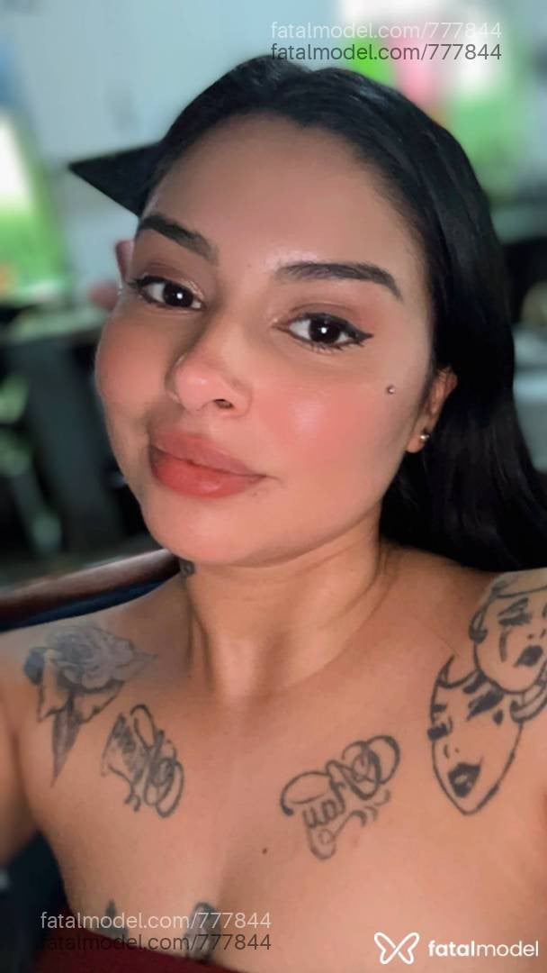 Acompanhante mulher morena (o) de olhos pretos - Melissa