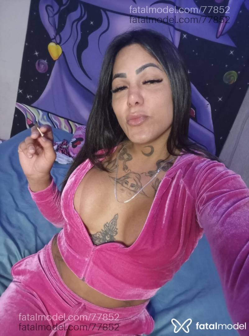 Acompanhante mulher trans com cabelo castanho de olhos mel em Uberlândia - GIH CASTRO