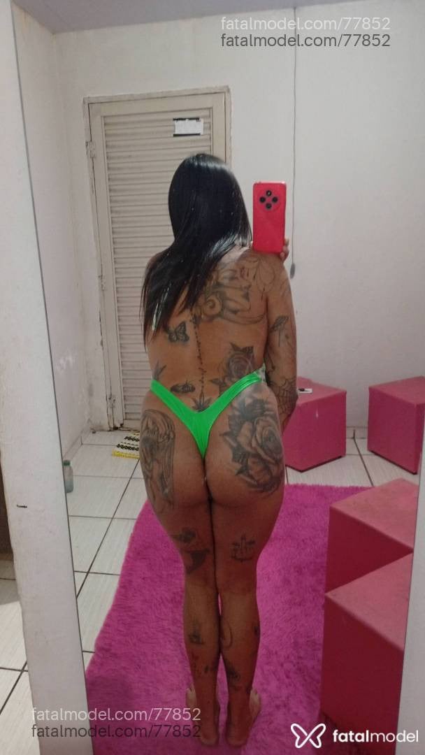 Acompanhante mulher trans com cabelo castanho de olhos mel - GIH CASTRO