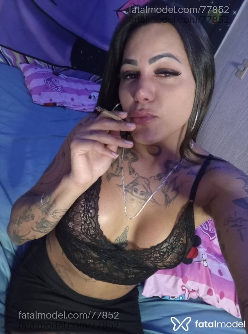 Acompanhante mulher trans com cabelo castanho de olhos mel em Uberlândia - GIH CASTRO