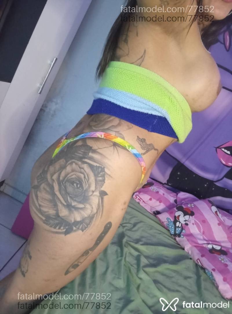 Acompanhante mulher trans com cabelo castanho de olhos mel - GIH CASTRO