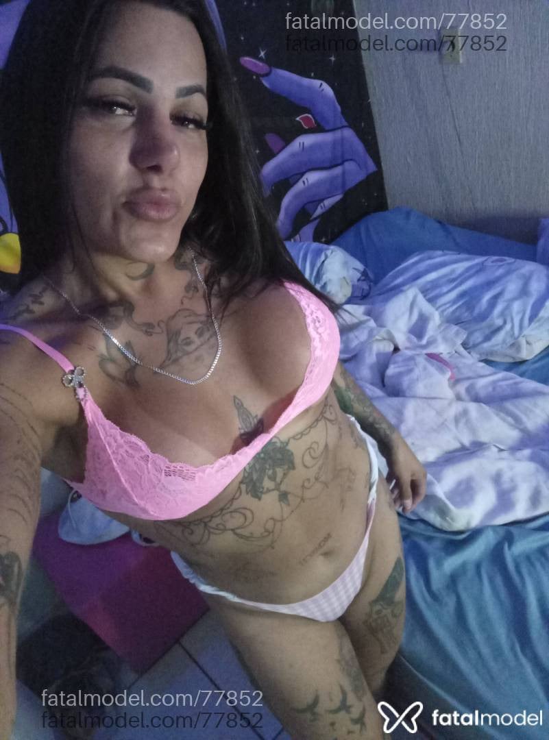 Acompanhante mulher trans com cabelo castanho de olhos mel em Uberlândia - GIH CASTRO