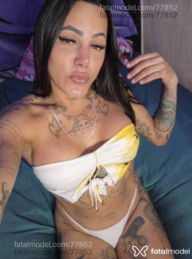 Acompanhante mulher trans com cabelo castanho de olhos mel - GIH CASTRO