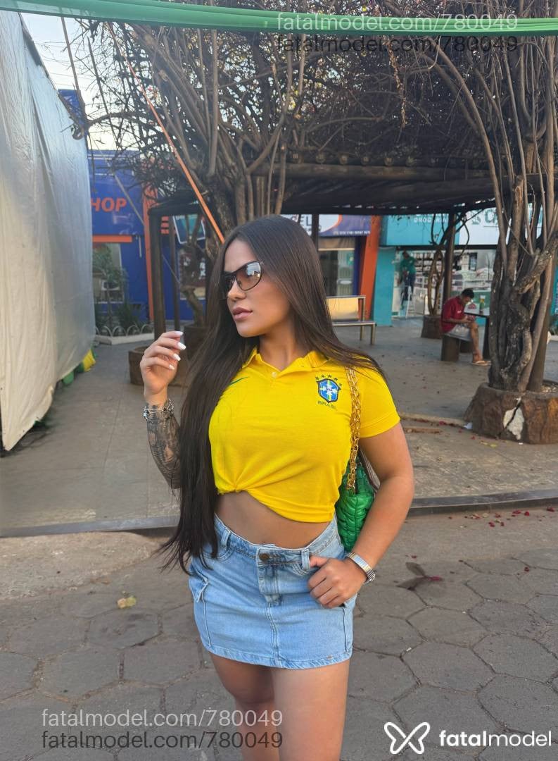 Acompanhante mulher loira (o) de olhos castanhos em Capelinha - THALIA LOUISE