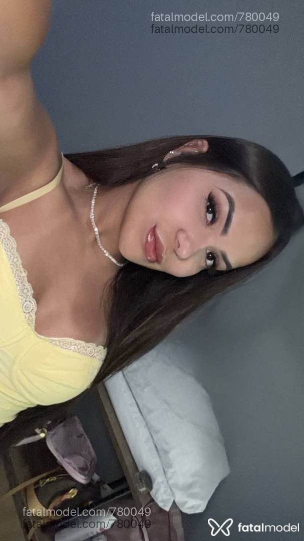 Acompanhante mulher loira (o) de olhos castanhos - THALIA LOUISE