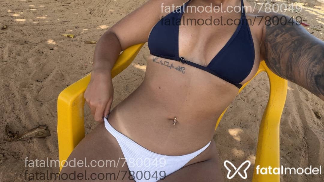 Acompanhante mulher loira (o) de olhos castanhos - THALIA LOUISE
