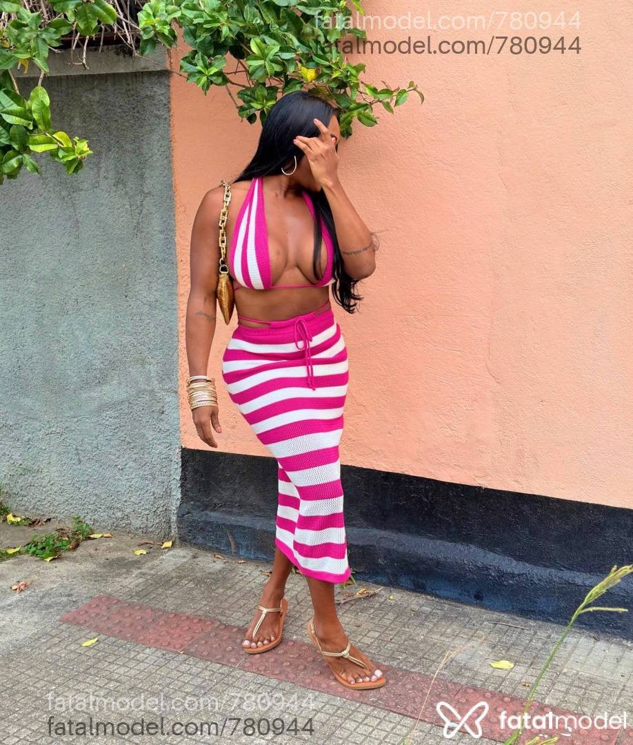 Acompanhante mulher trans morena (o) de olhos pretos - Anne