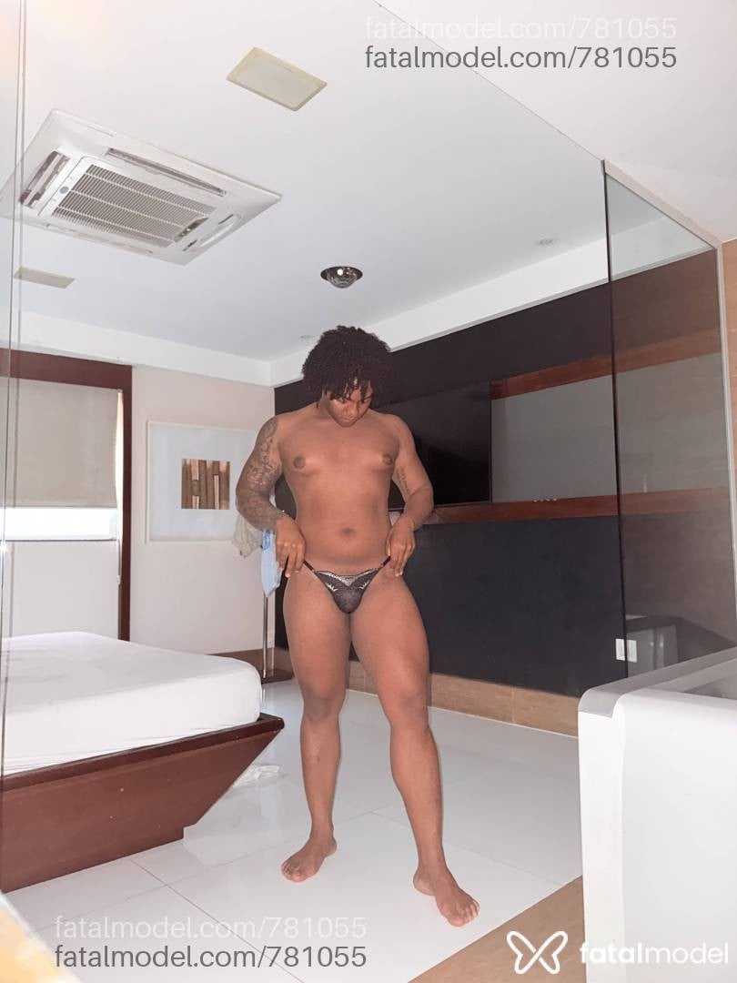 Acompanhante homem com cabelo castanho de olhos pretos - Xandelly