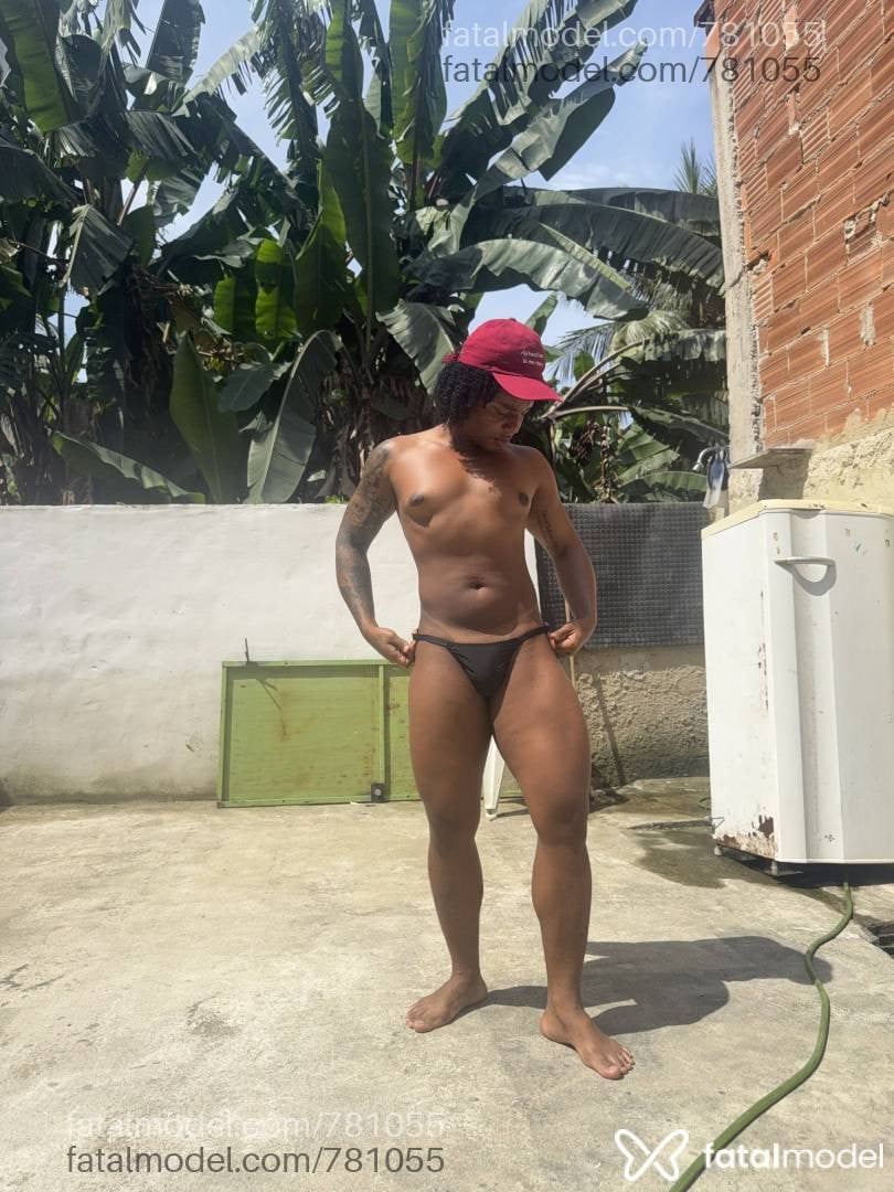 Acompanhante homem com cabelo castanho de olhos pretos - Xandelly