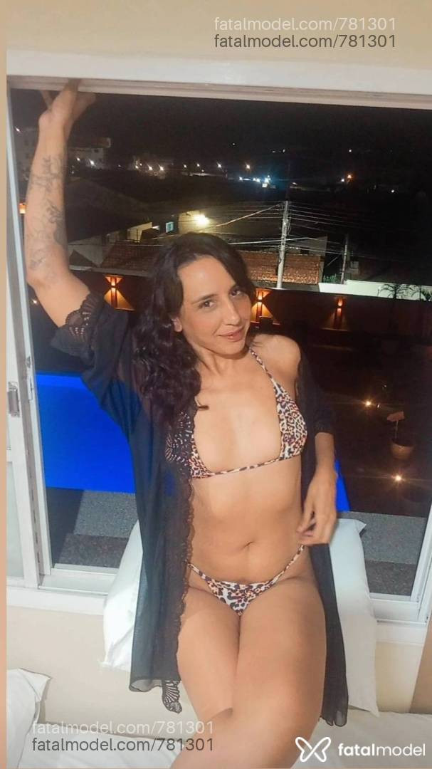 Acompanhante mulher com cabelo castanho de olhos pretos - Bella Liz Acompanhante mulher com cabelo castanho de olhos pretos - Bella Liz