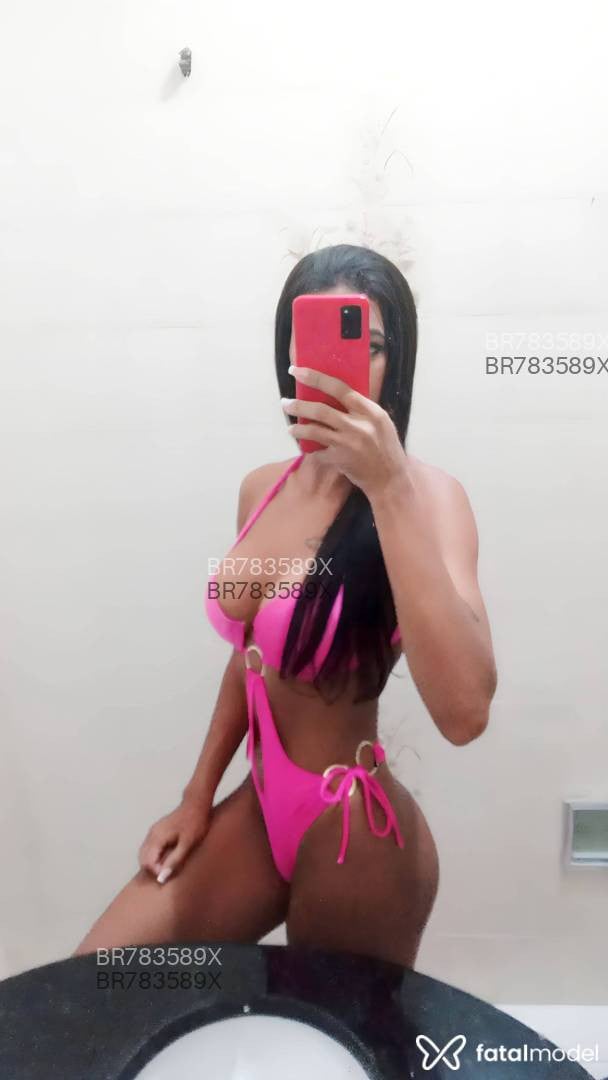 Acompanhante mulher com cabelo castanho de olhos castanhos em São José Acompanhante mulher com cabelo castanho de olhos castanhos em São José - Shantal