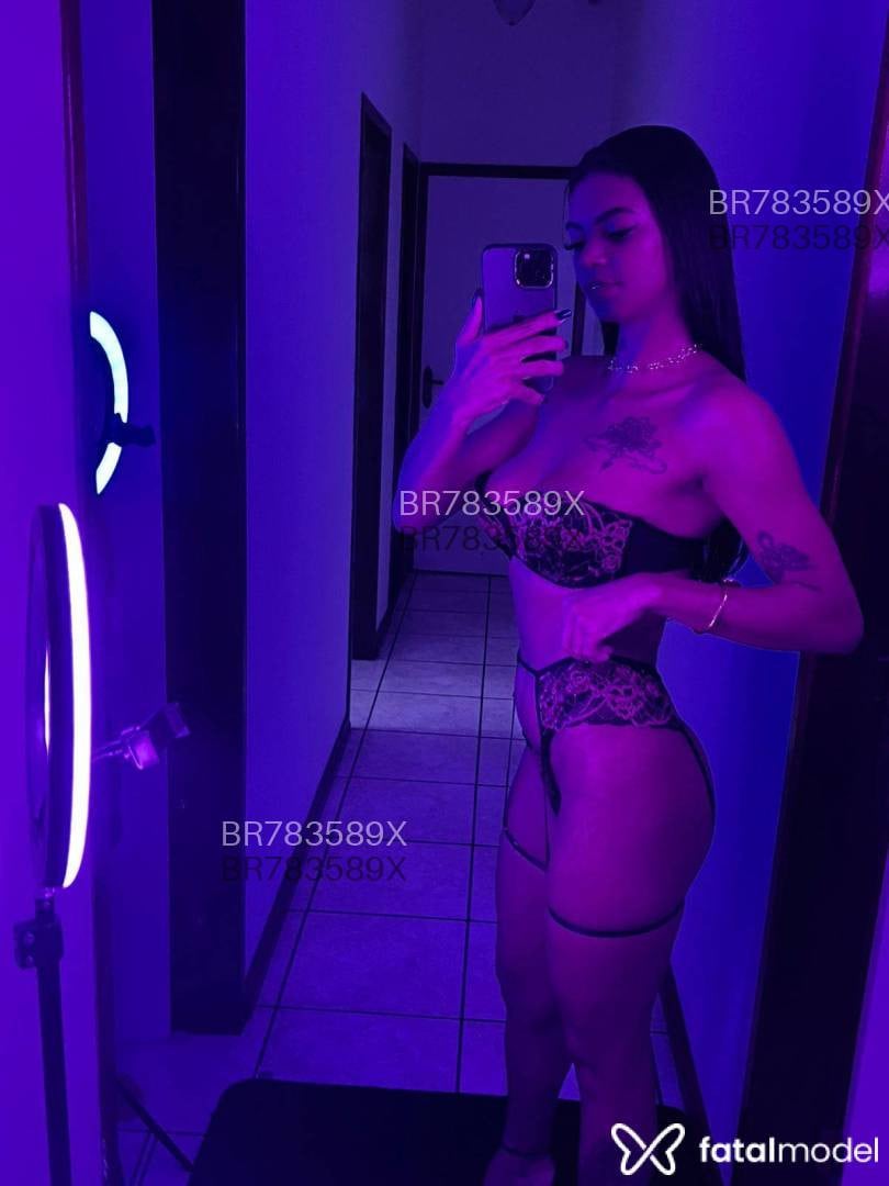 Acompanhante mulher com cabelo castanho de olhos castanhos em São José Acompanhante mulher com cabelo castanho de olhos castanhos em São José - Shantal