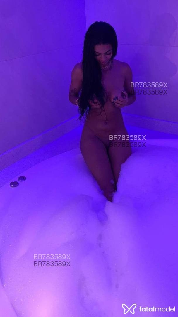 Acompanhante mulher com cabelo castanho de olhos castanhos em São José Acompanhante mulher com cabelo castanho de olhos castanhos em São José - Shantal