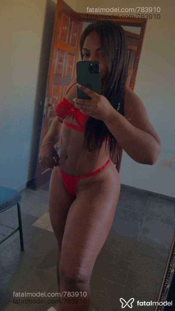 Acompanhante mulher com cabelo castanho de olhos pretos em Cascavel - Preta Julinha