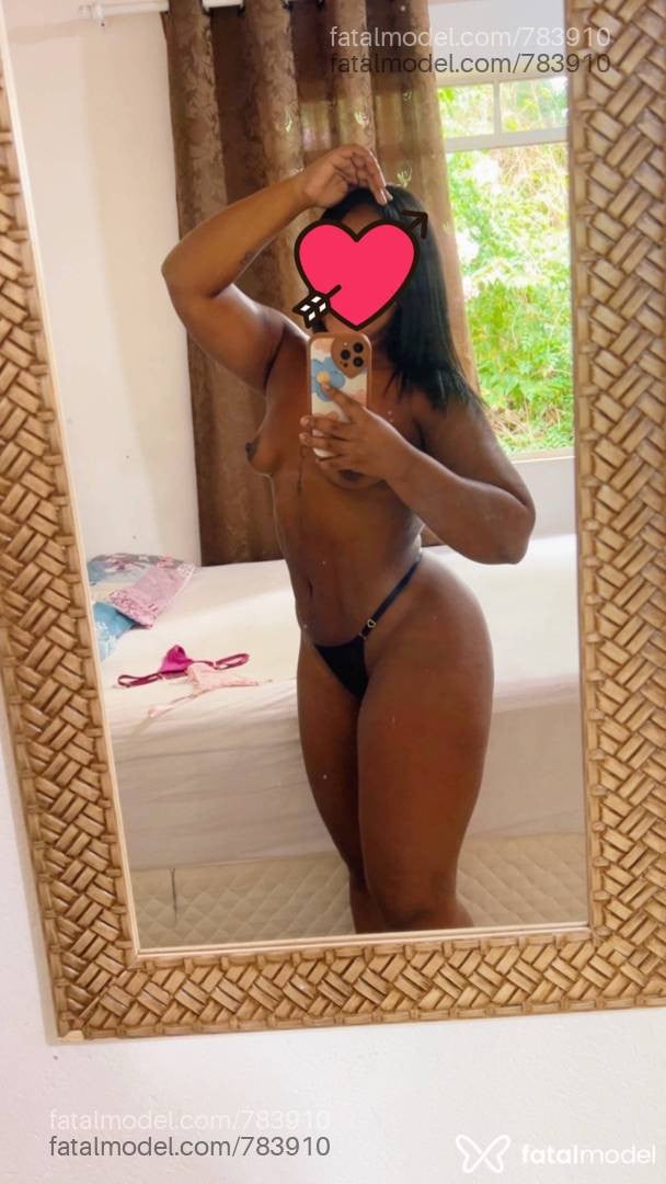 Acompanhante mulher com cabelo castanho de olhos pretos - Preta Julinha