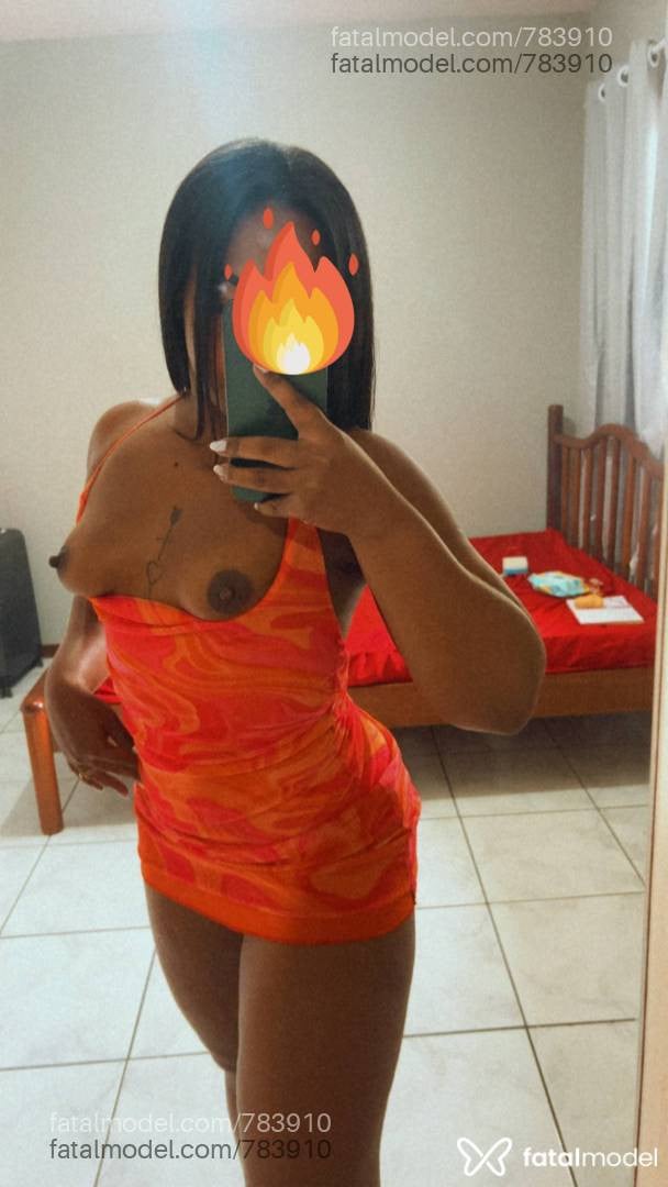 Acompanhante mulher com cabelo castanho de olhos pretos - Preta Julinha