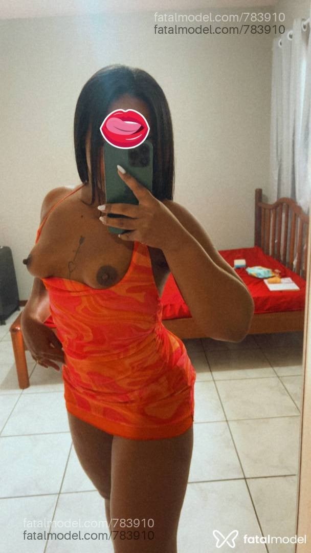 Acompanhante mulher com cabelo castanho de olhos pretos - Preta Julinha