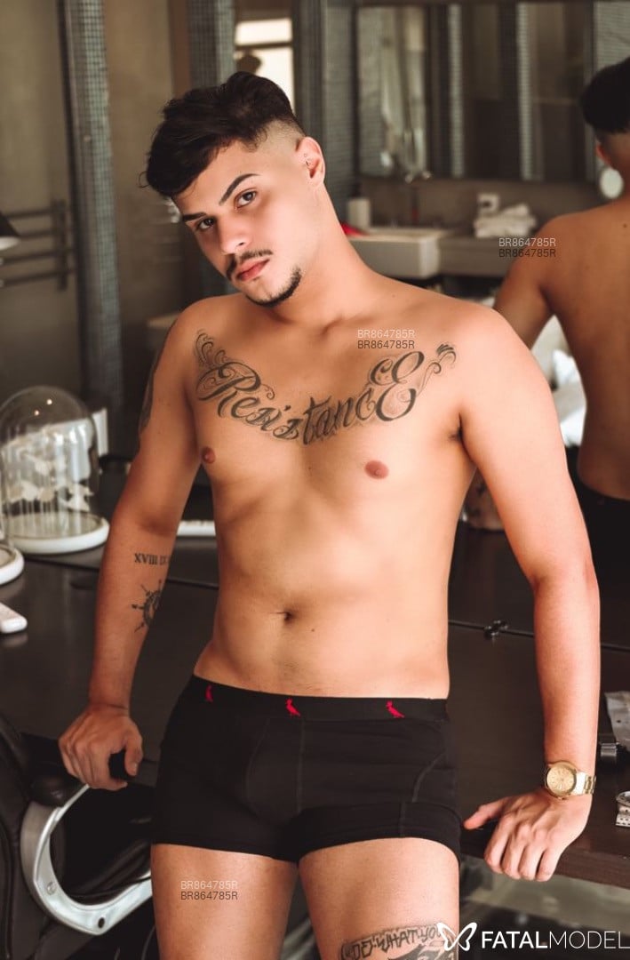 Acompanhante homem morena (o) de olhos castanhos em Campinas - CHAMADA DE VIDEO