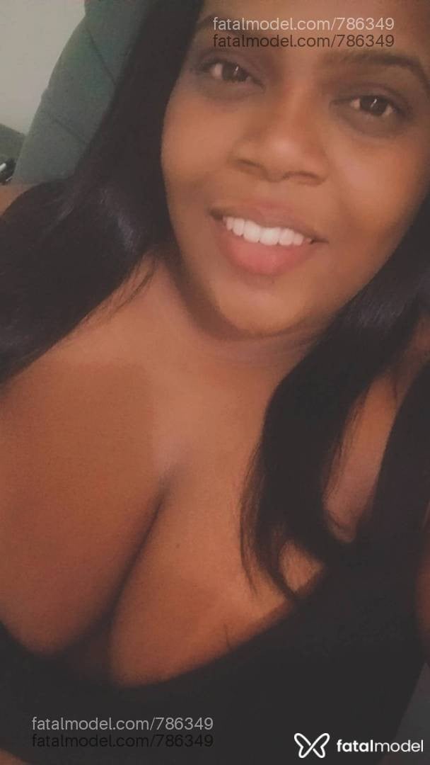 Acompanhante mulher morena (o) de olhos pretos - Negah