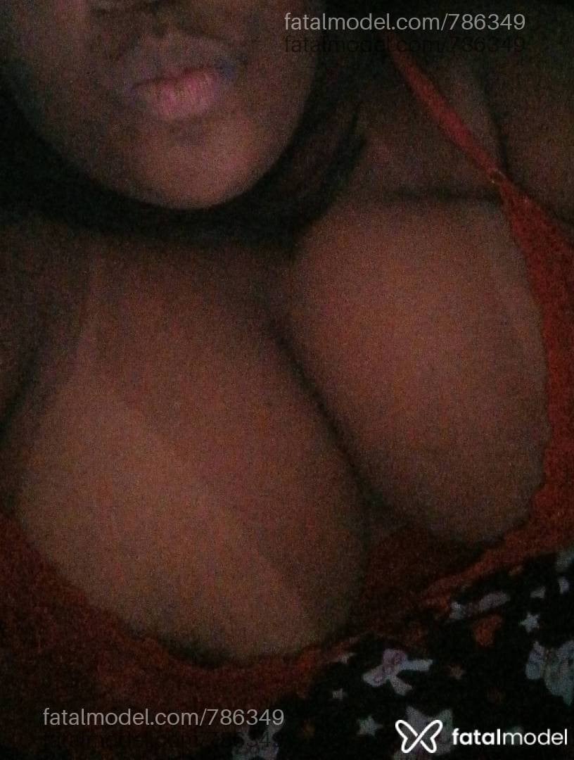 Acompanhante mulher morena (o) de olhos pretos - Negah