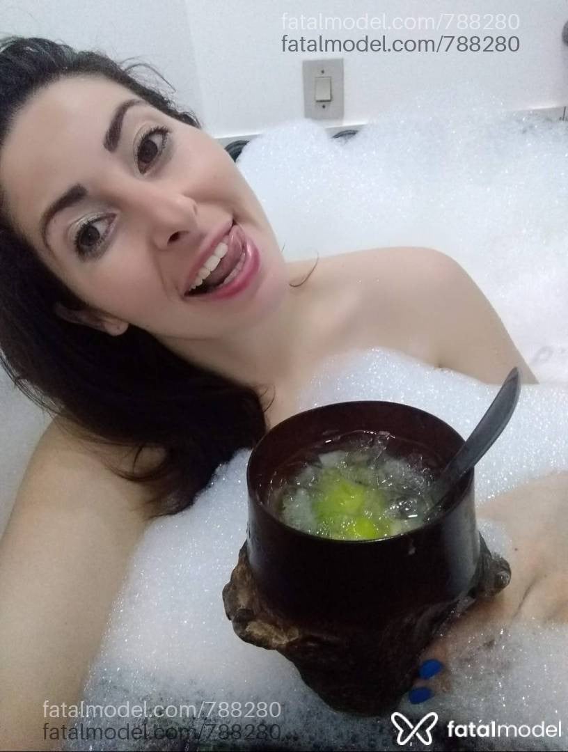 Acompanhante mulher com cabelo castanho de olhos verdes em Novo Hamburgo Acompanhante mulher com cabelo castanho de olhos verdes em Novo Hamburgo - Thamires