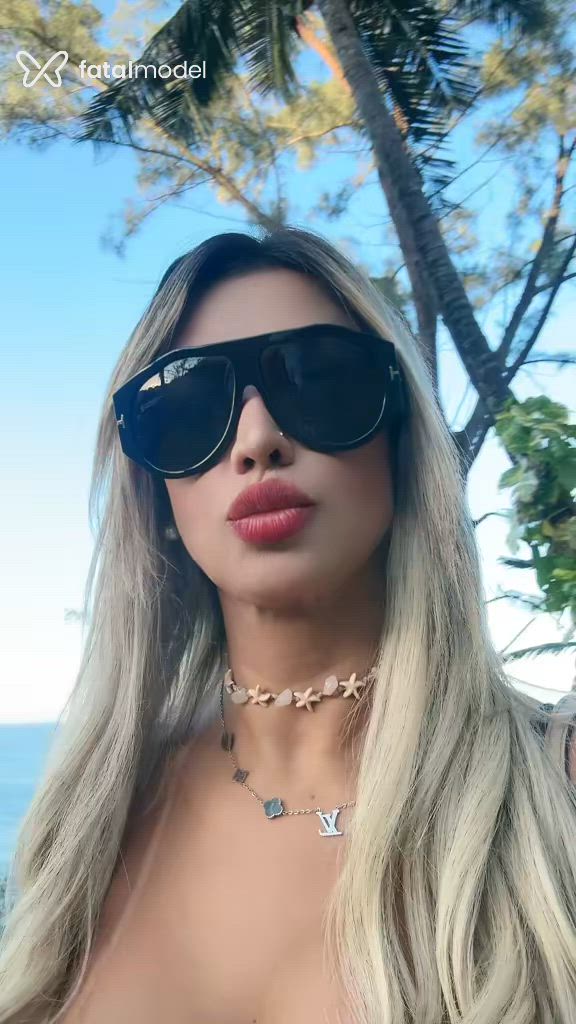 Acompanhante mulher loira (o) de olhos castanhos - Aline Acompanhante mulher loira (o) de olhos castanhos - Aline