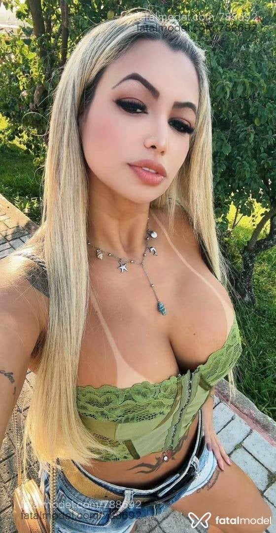 Acompanhante mulher loira (o) de olhos castanhos em São José dos Campos - Aline