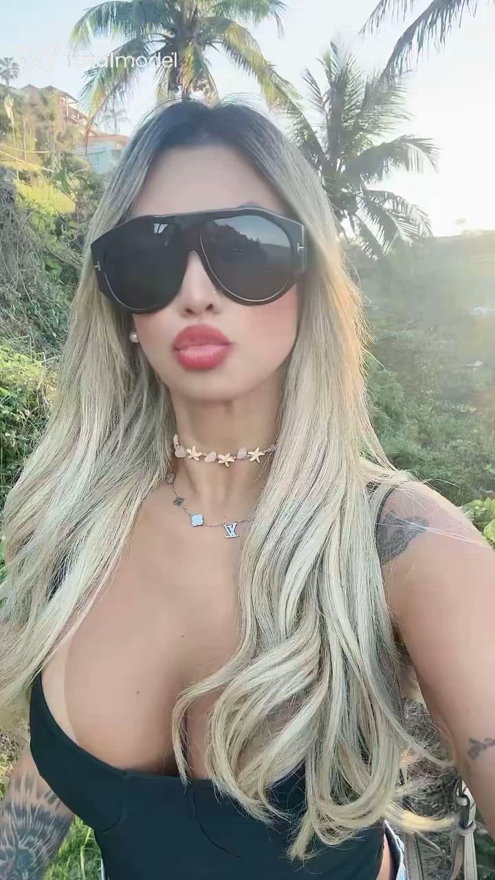 Acompanhante mulher loira (o) de olhos castanhos - Aline Acompanhante mulher loira (o) de olhos castanhos - Aline