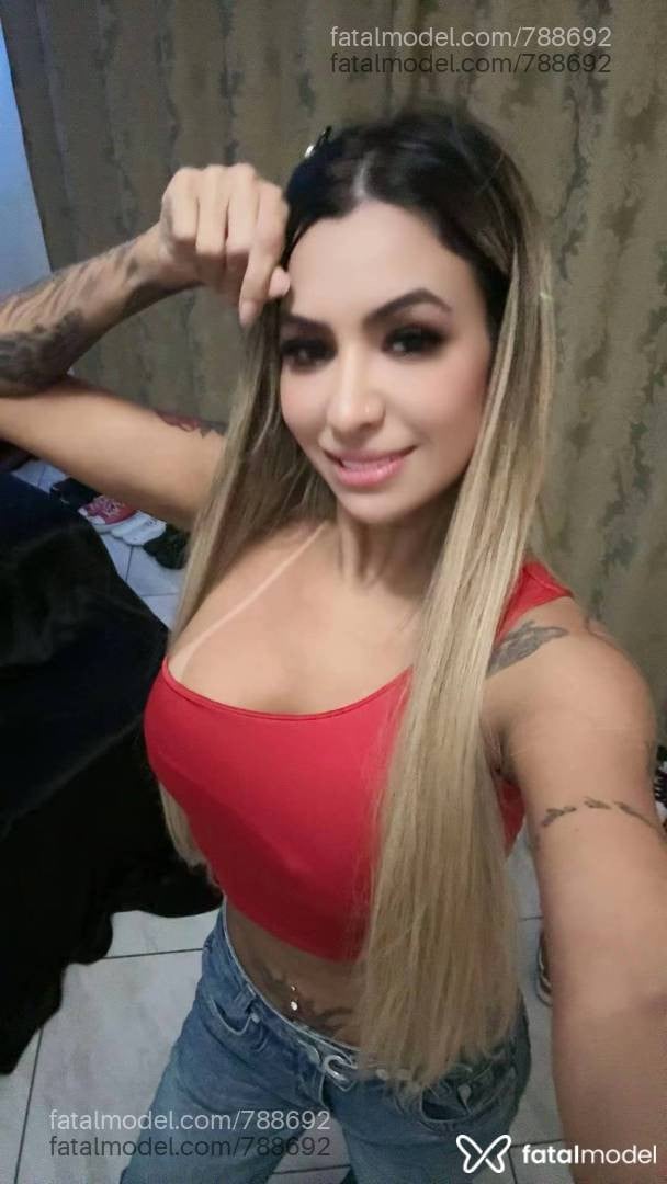 Acompanhante mulher loira (o) de olhos castanhos - Aline