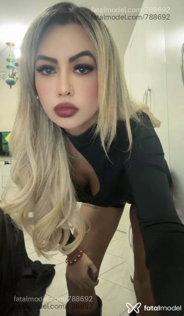 Acompanhante mulher loira (o) de olhos castanhos em São José dos Campos - Aline