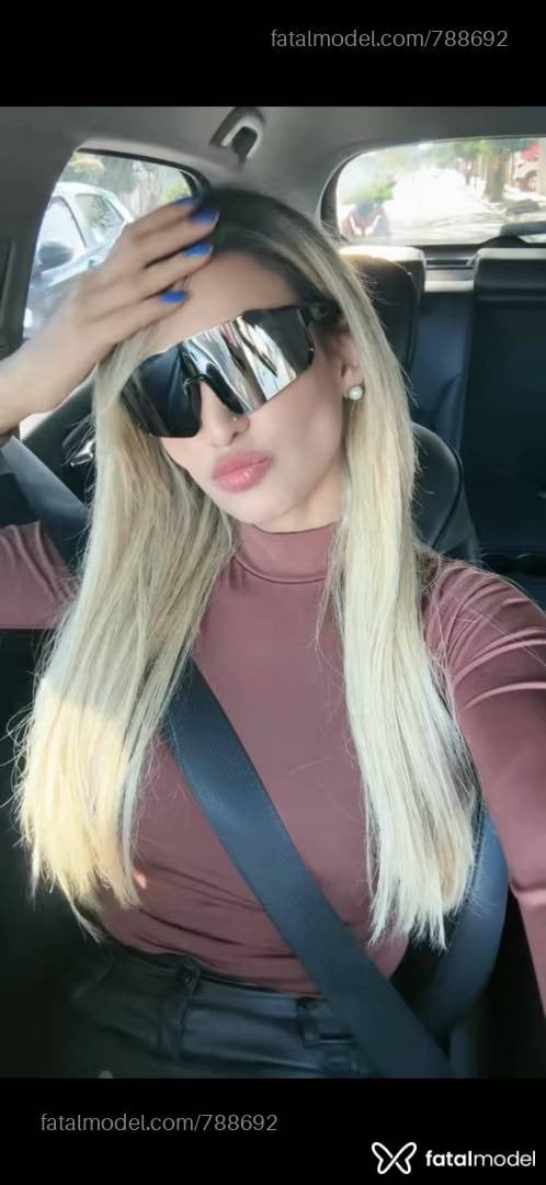 Acompanhante mulher loira (o) de olhos castanhos em São José dos Campos - Aline