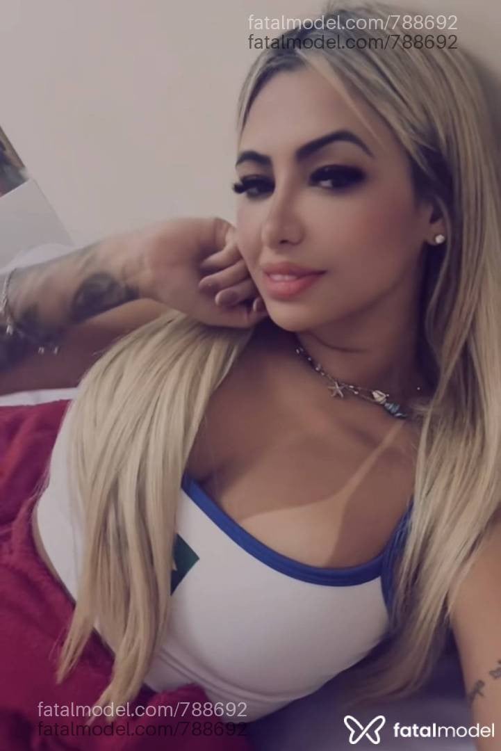 Acompanhante mulher loira (o) de olhos castanhos em São José dos Campos - Aline