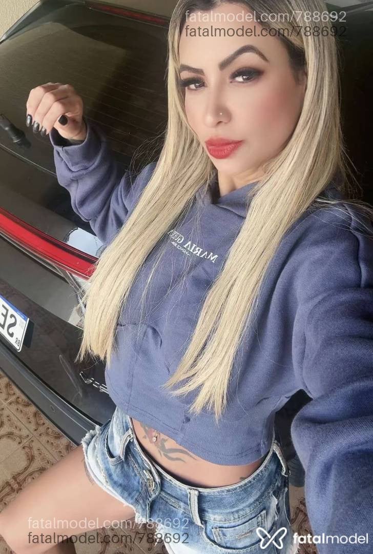 Acompanhante mulher loira (o) de olhos castanhos - Aline