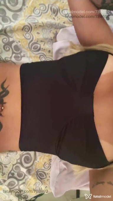 Acompanhante mulher loira (o) de olhos castanhos em São José dos Campos - Aline