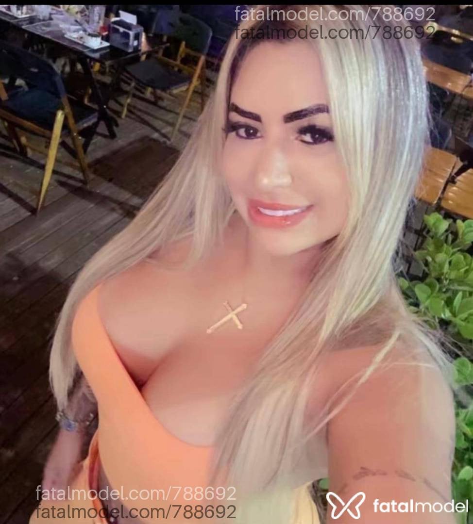 Acompanhante mulher loira (o) de olhos castanhos - Aline