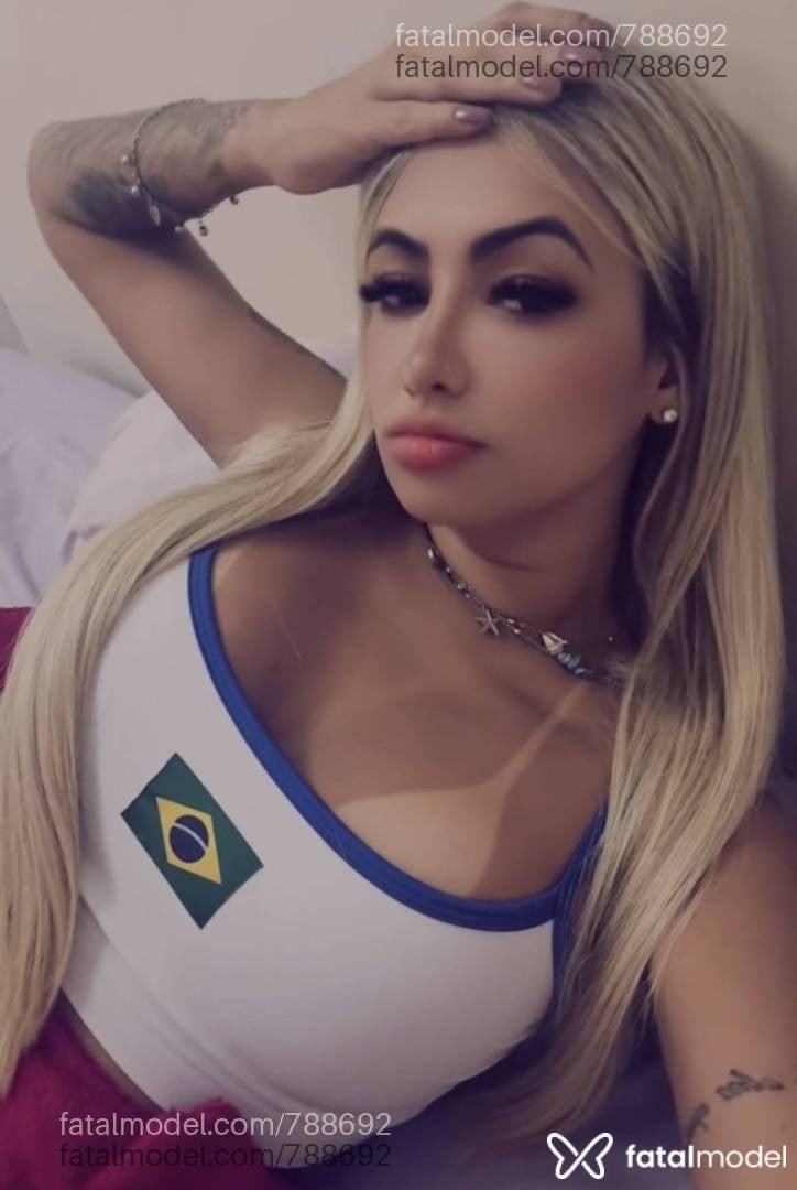 Acompanhante mulher loira (o) de olhos castanhos em São José dos Campos - Aline