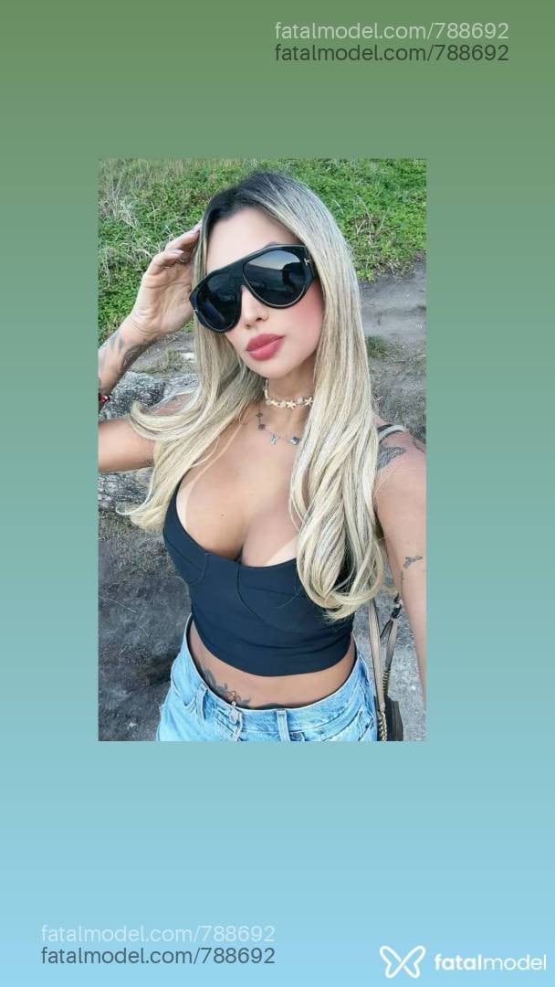 Acompanhante mulher loira (o) de olhos castanhos - Aline