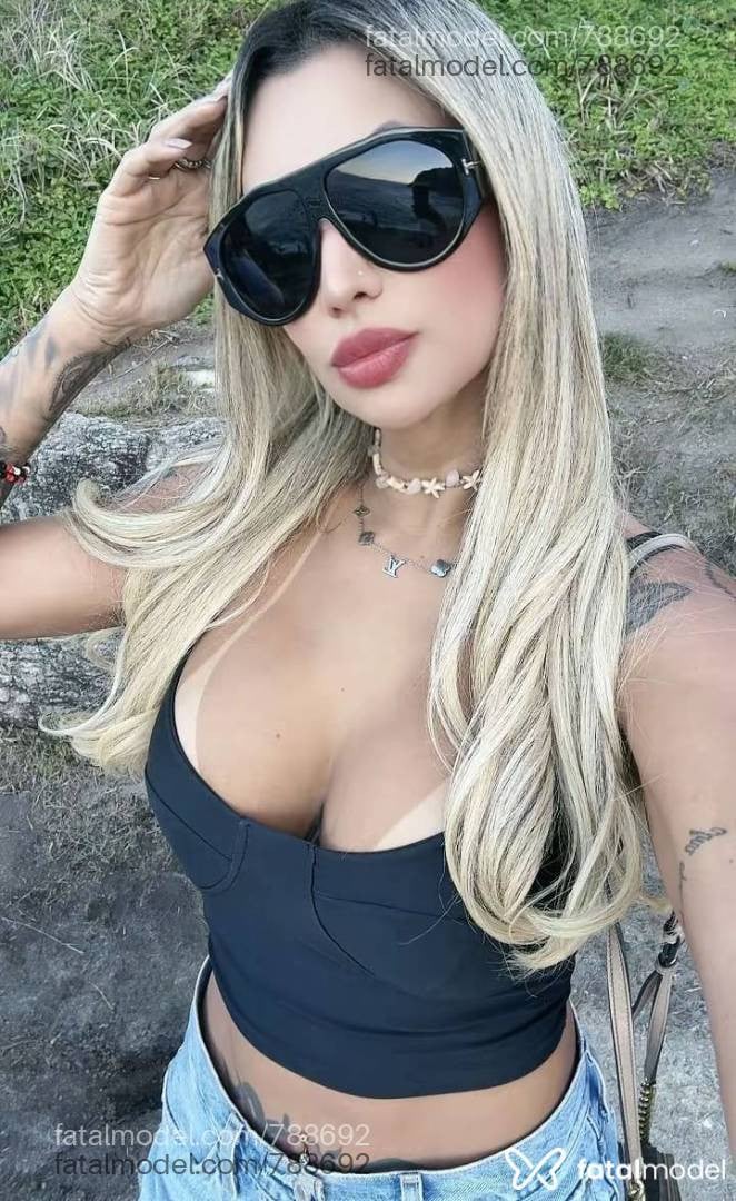 Acompanhante mulher loira (o) de olhos castanhos - Aline Acompanhante mulher loira (o) de olhos castanhos - Aline