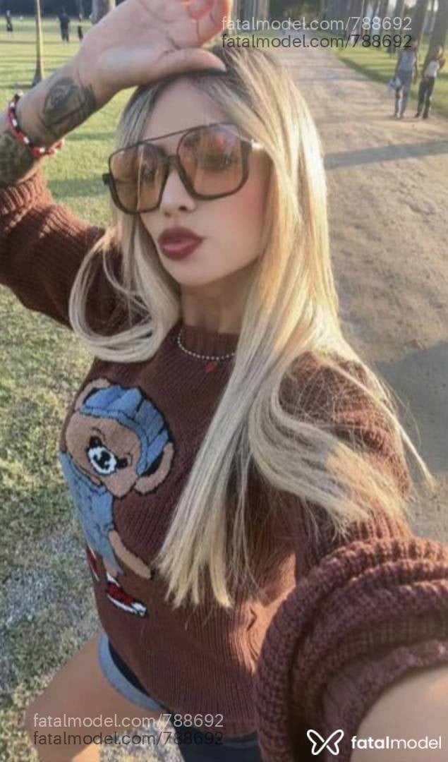 Acompanhante mulher loira (o) de olhos castanhos em São José dos Campos - Aline