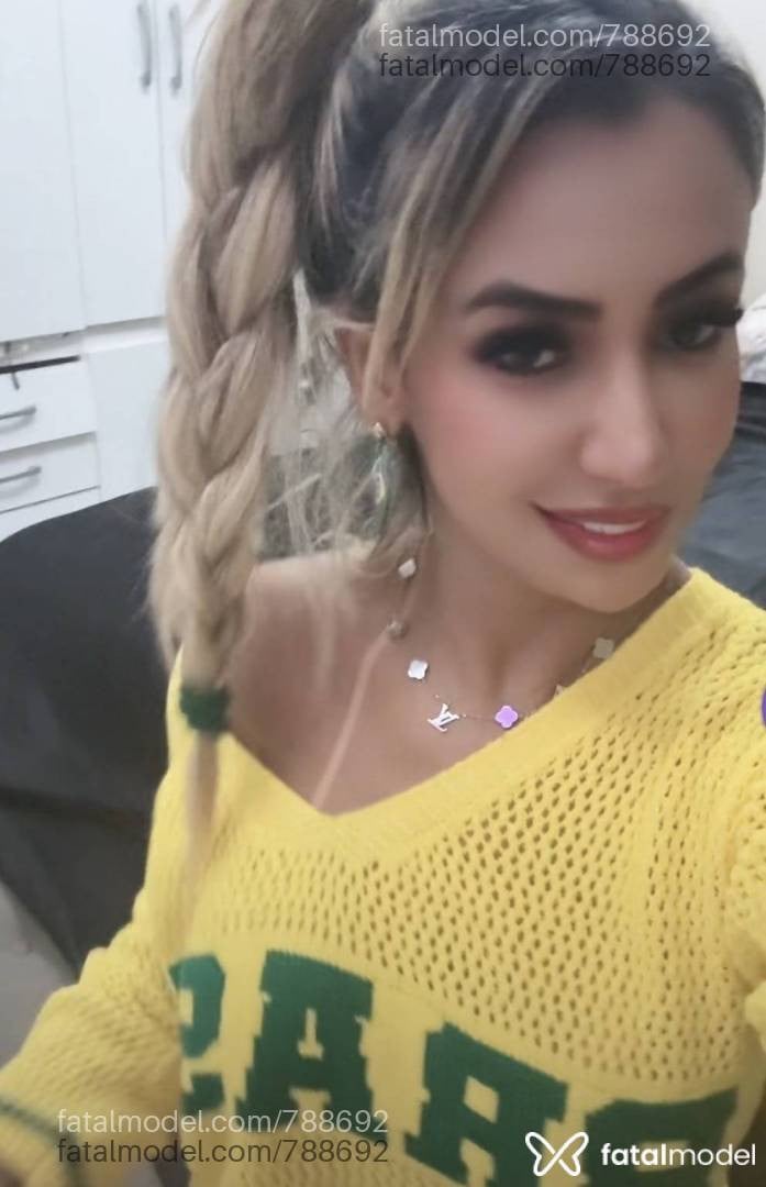Acompanhante mulher loira (o) de olhos castanhos em São José dos Campos - Aline