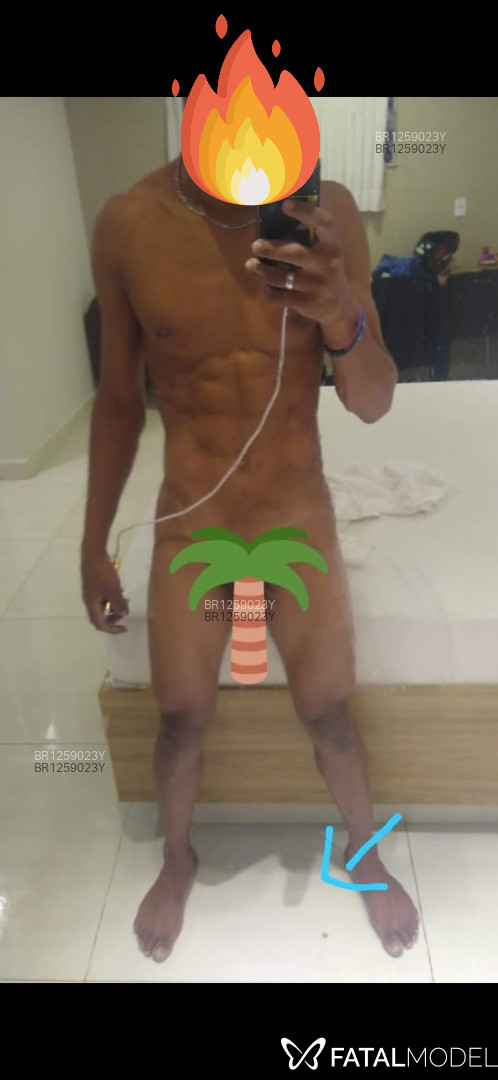 Acompanhante homem com cabelo castanho de olhos castanhos em Salto Acompanhante homem com cabelo castanho de olhos castanhos em Salto - Felipe