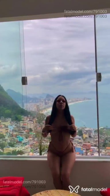 Acompanhante mulher morena (o) de olhos castanhos - Morena