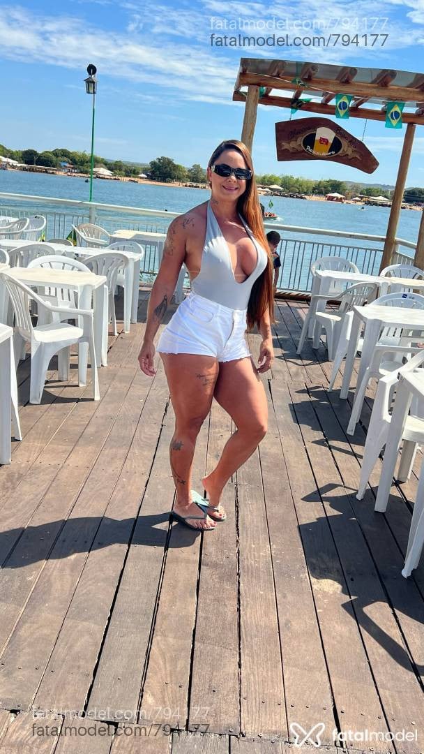 Acompanhante mulher ruiva (o) de olhos castanhos - Bruna Olivier