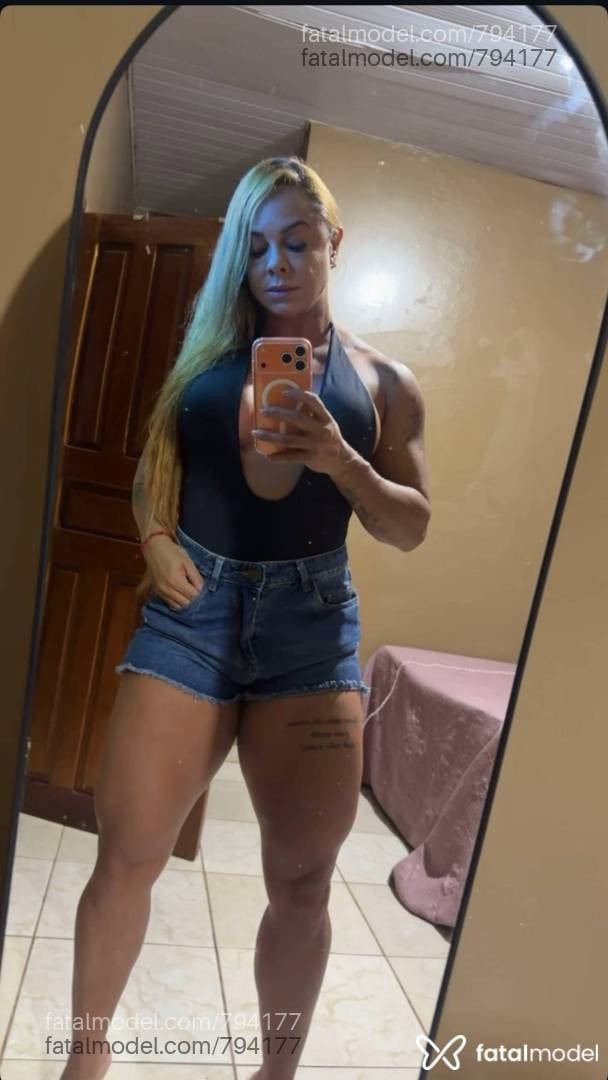 Acompanhante mulher ruiva (o) de olhos castanhos - Bruna Olivier