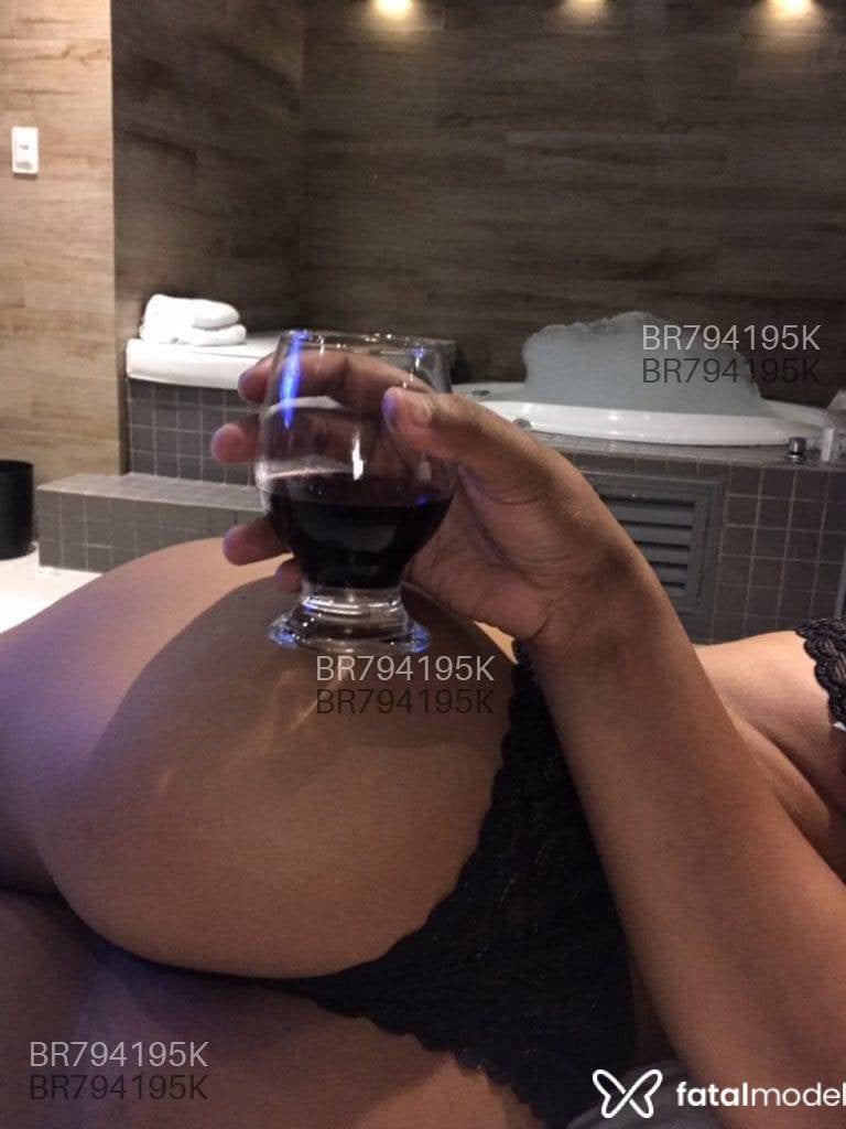 Acompanhante mulher morena (o) de olhos castanhos em Valença Acompanhante mulher morena (o) de olhos castanhos em Valença - Bianca