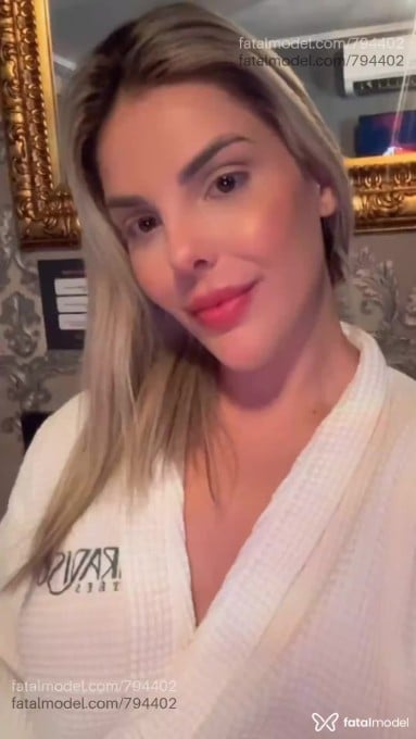 Acompanhante mulher loira (o) de olhos castanhos em Araranguá Acompanhante mulher loira (o) de olhos castanhos em Araranguá - Estella